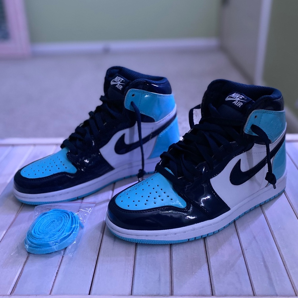 Air Jordan 1 WMNS Retro High OG UNC